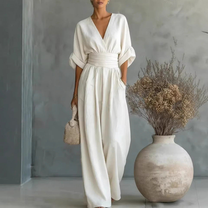 Melanie | Eleganter Jumpsuit mit V-Ausschnitt und weitem Bein – Ansicht 2