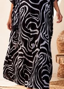 Musteransicht des Tribal Waves Kaftankleids