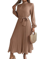 Sorayae – Elegantes plissiertes Maxikleid