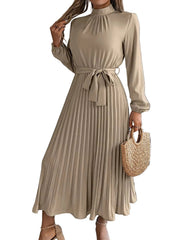 Sorayae – Elegantes plissiertes Maxikleid